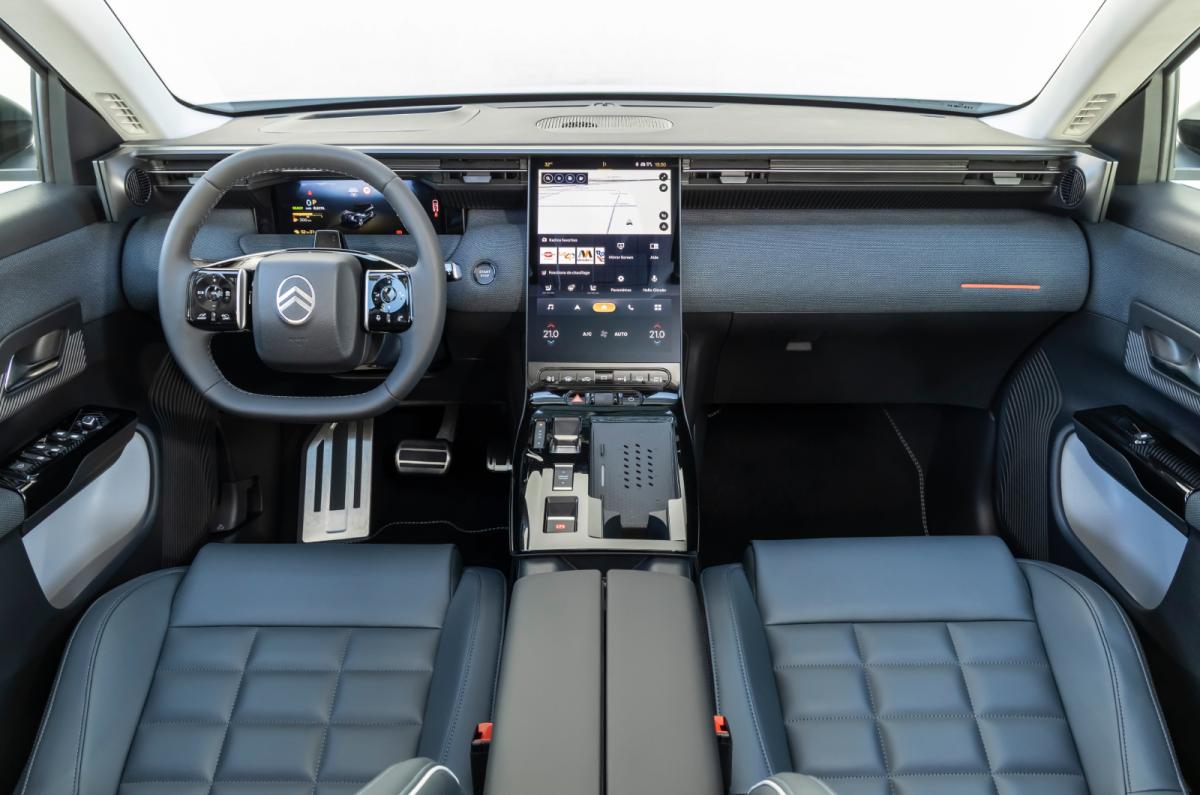 Citroën C5 Aircross dashboard and front seats