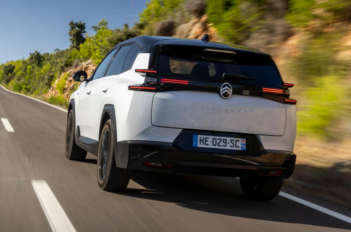 Citroën C5 Aircross driving rear left