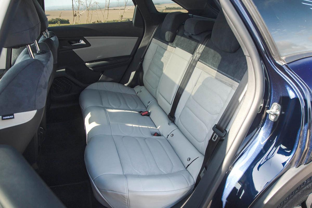 Citroën C5 X back seats