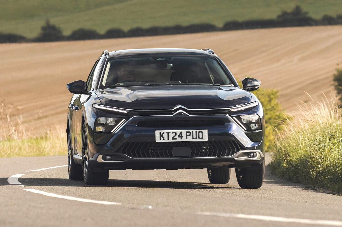 Citroën C5 X right driving