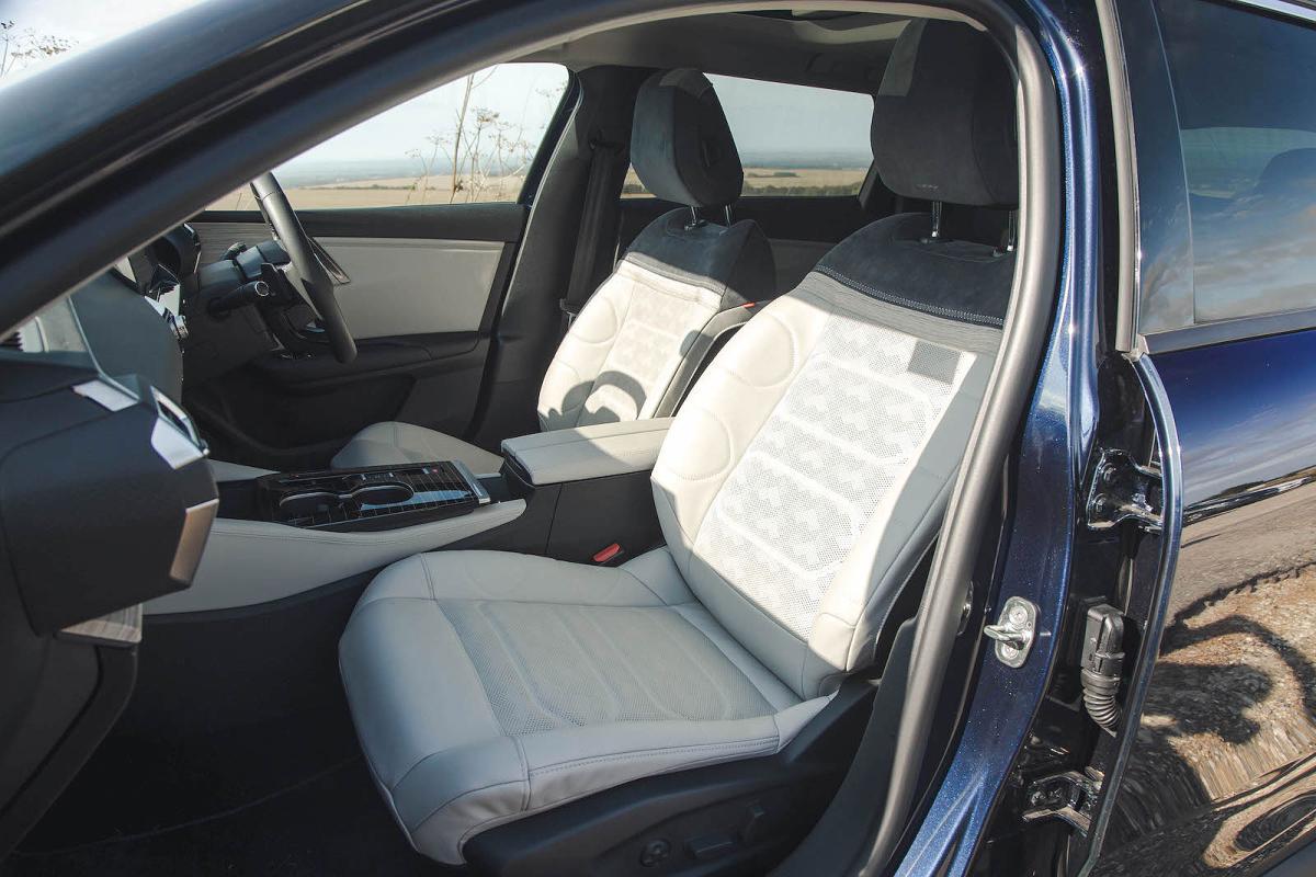 Citroën C5 X front seats