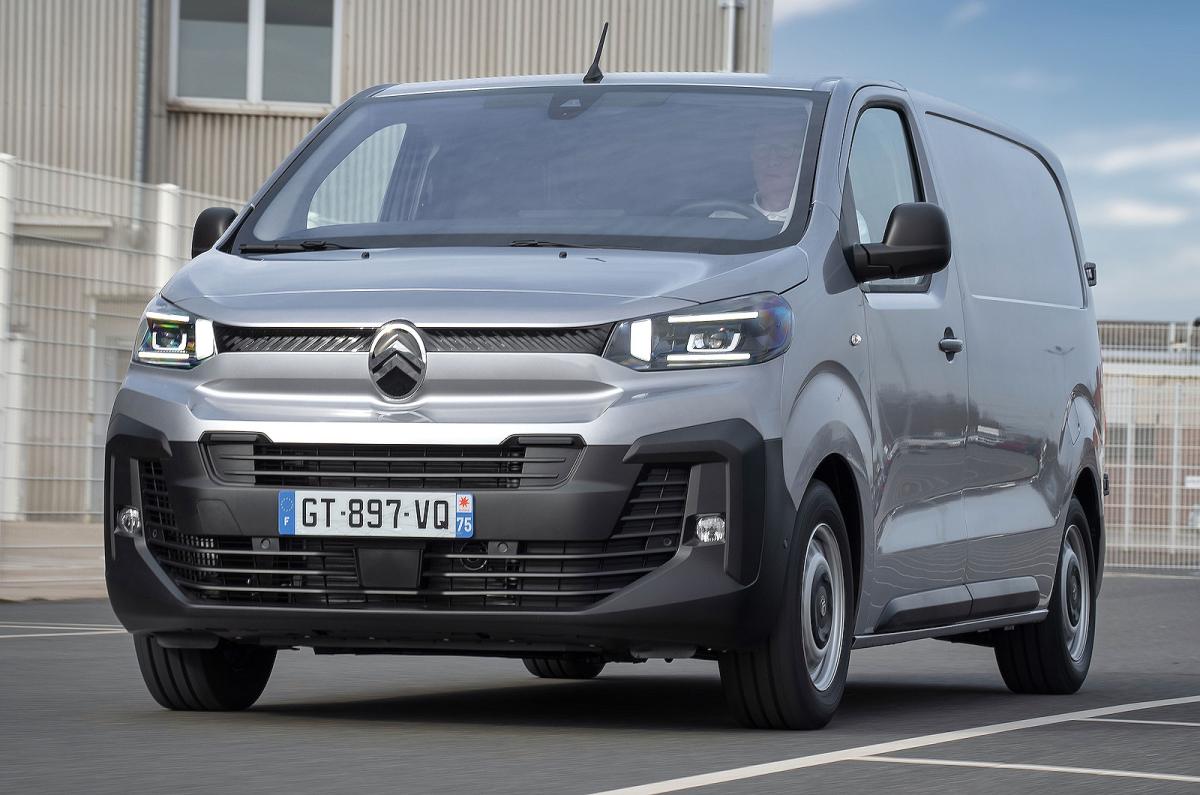 Citroën Dispatch front left driving