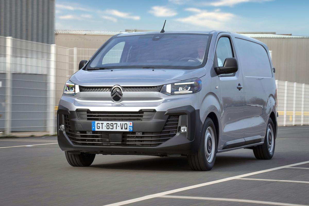 Citroën Dispatch front left driving