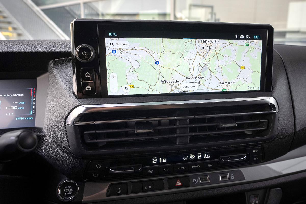 Citroën Dispatch infotainment touchscreen
