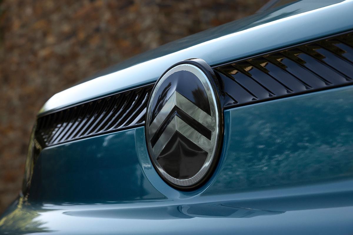 Citroën ë-Berlingo front badge