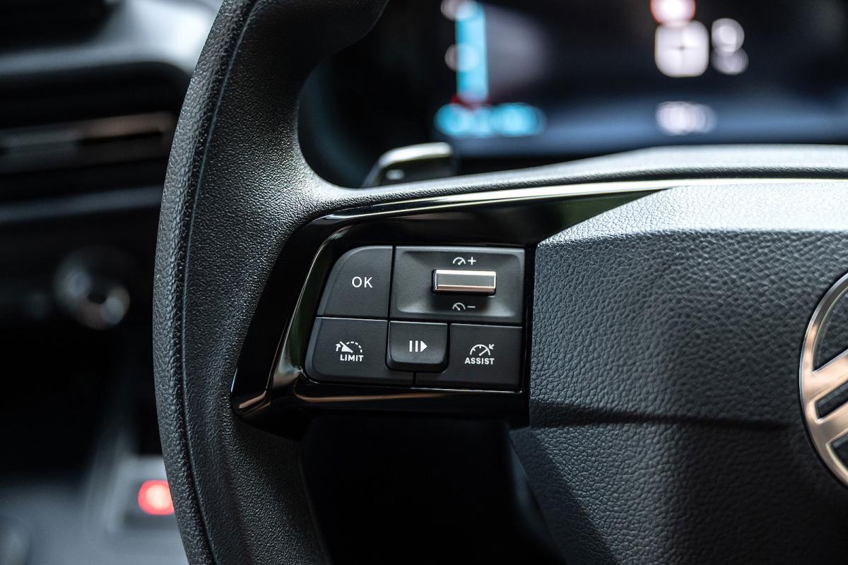 Citroën ë-Berlingo Van steering wheel detail