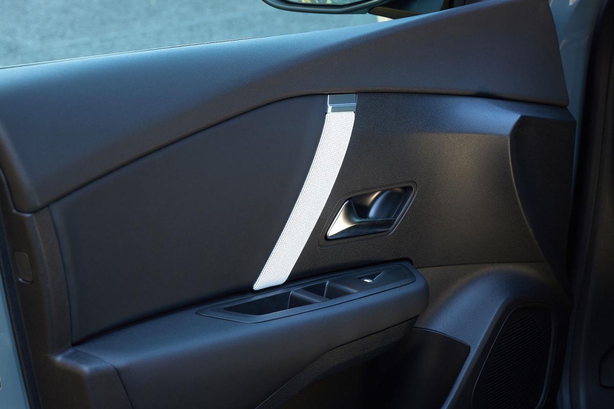 Citroën ë-C4 door detail