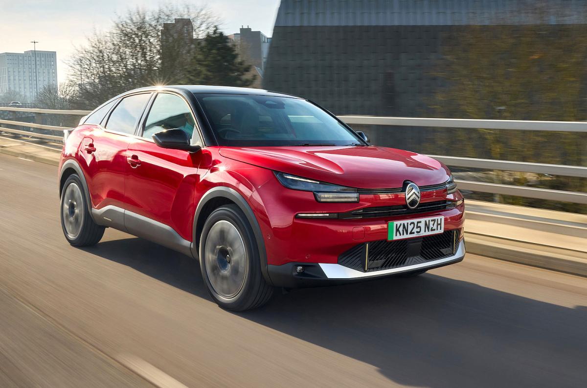 Citroën ë-C4 front right driving