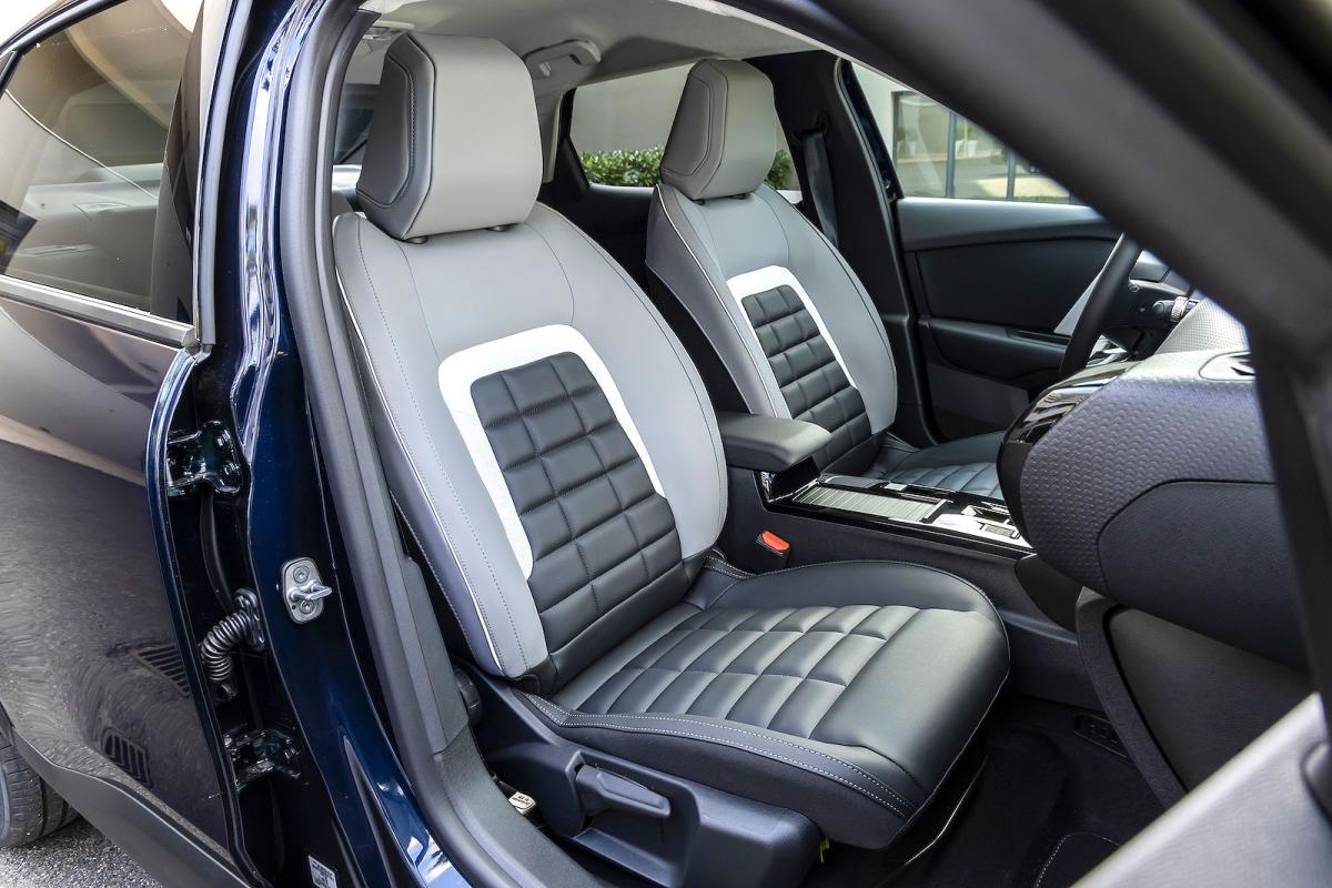Citroën ë-C4 X front seats