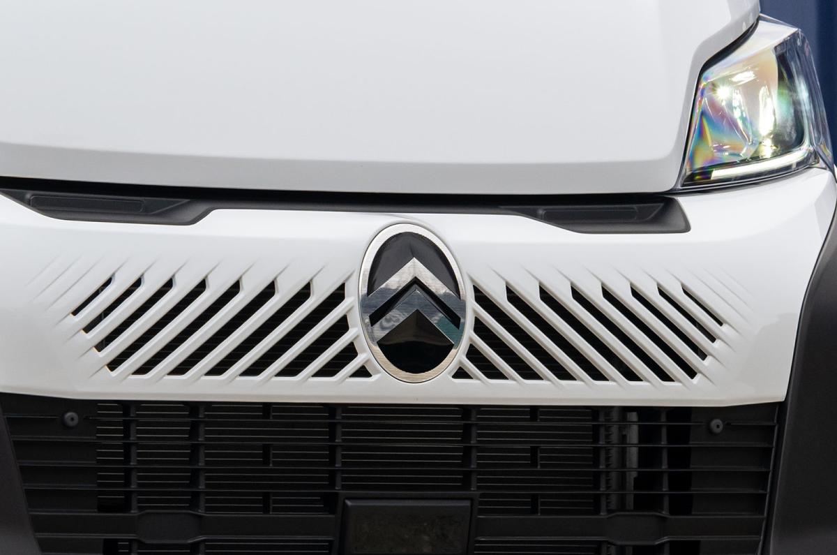Citroën ë-Relay badge detail
