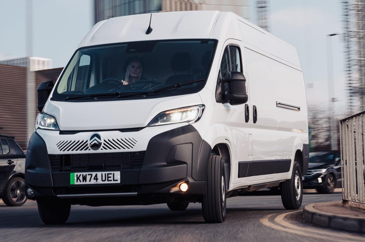 Citroën ë-Relay front cornering