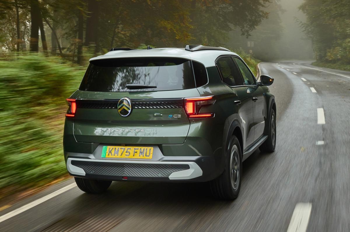 Citroën ë-C3 Aircross rear cornering