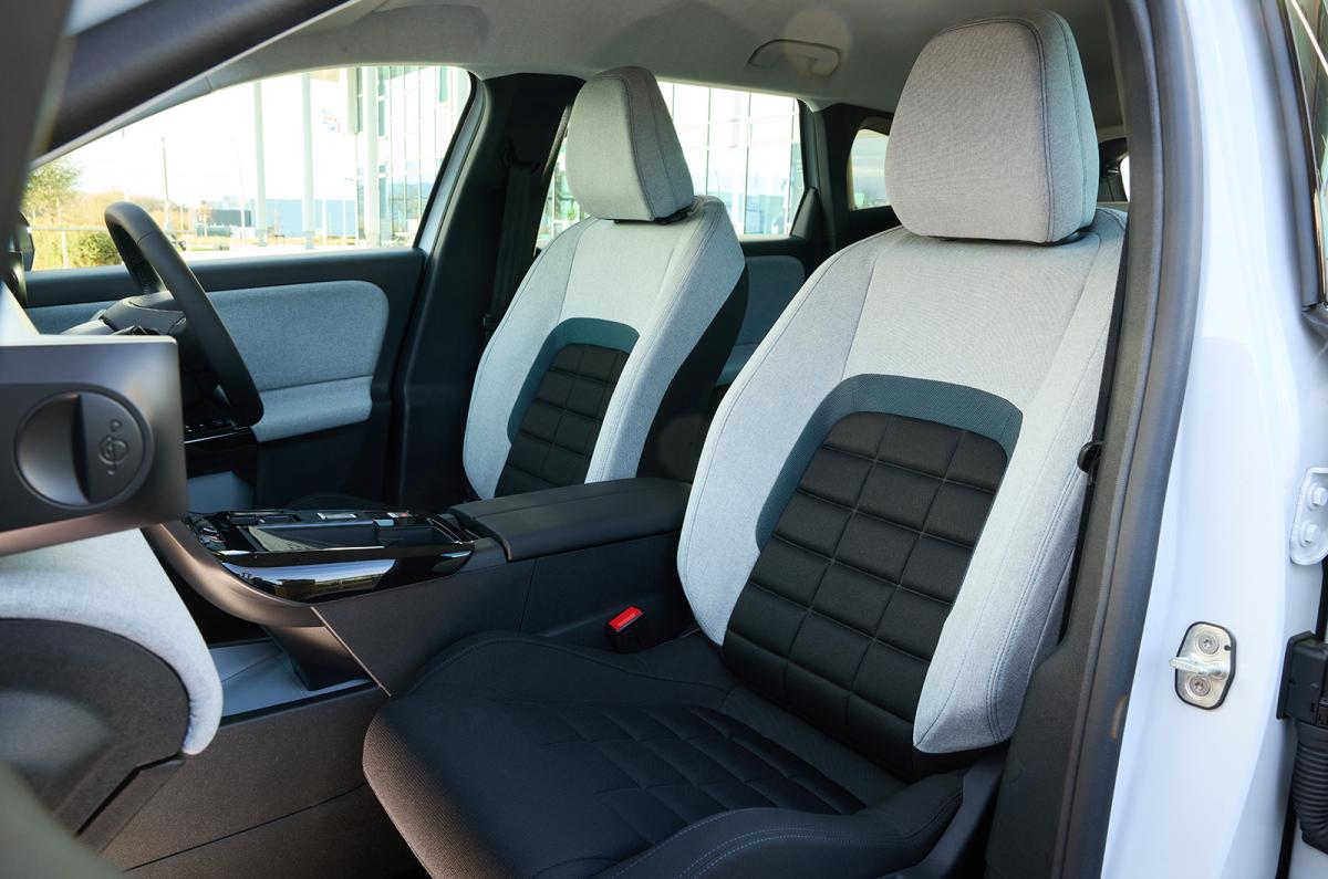 Citroën ë-C5 Aircross front seats