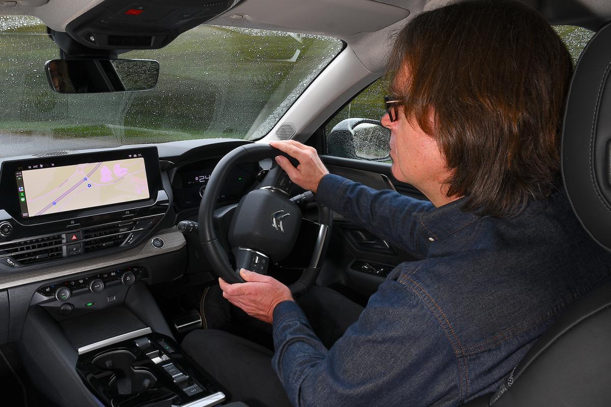Used Citroen C5 X 2022-2025 over the shoulder shot