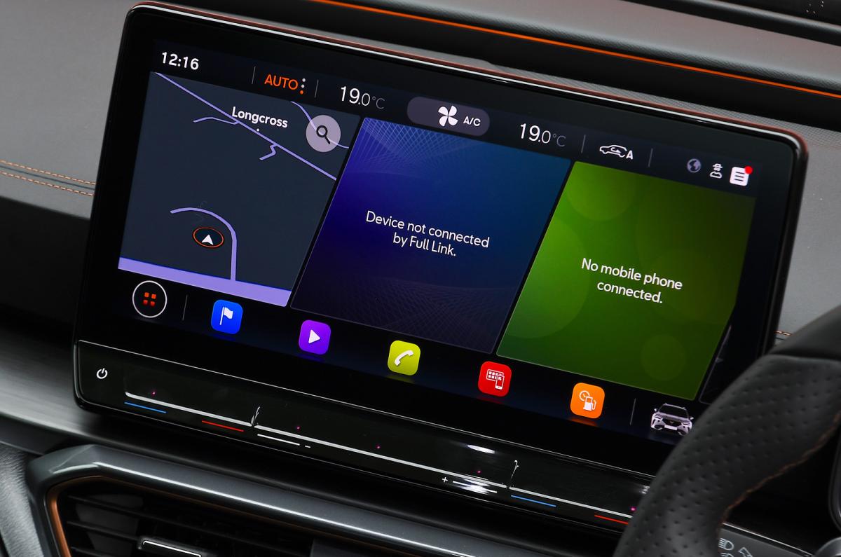 Cupra Formentor 2022 interior infotainment