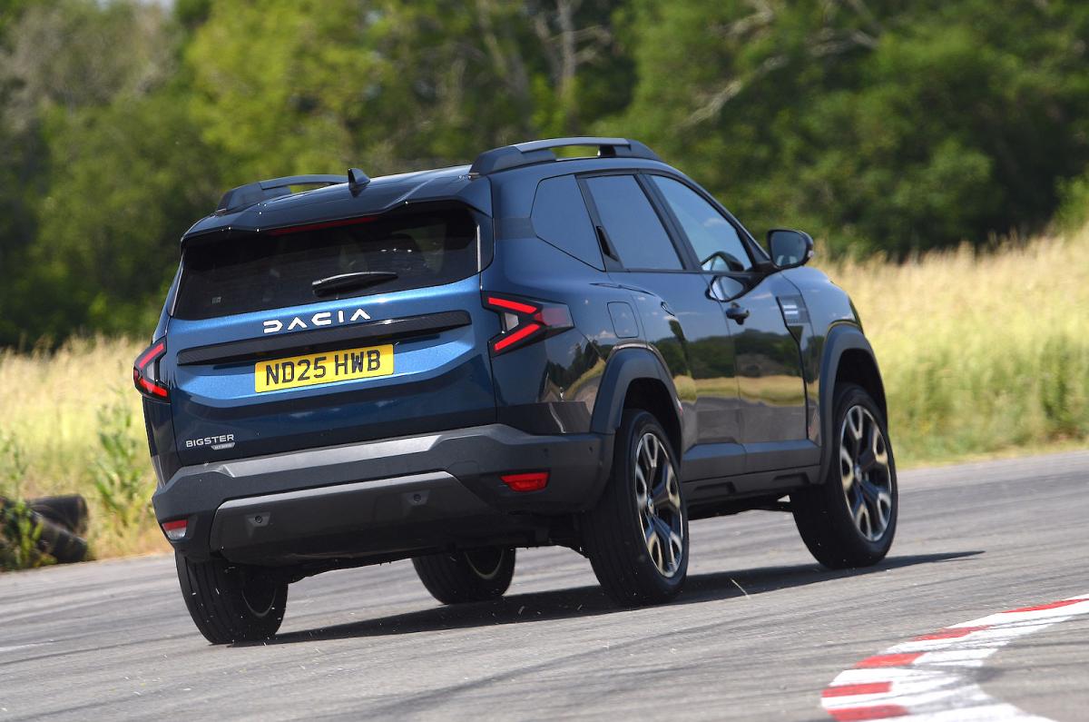 Dacia Bigster rear cornering