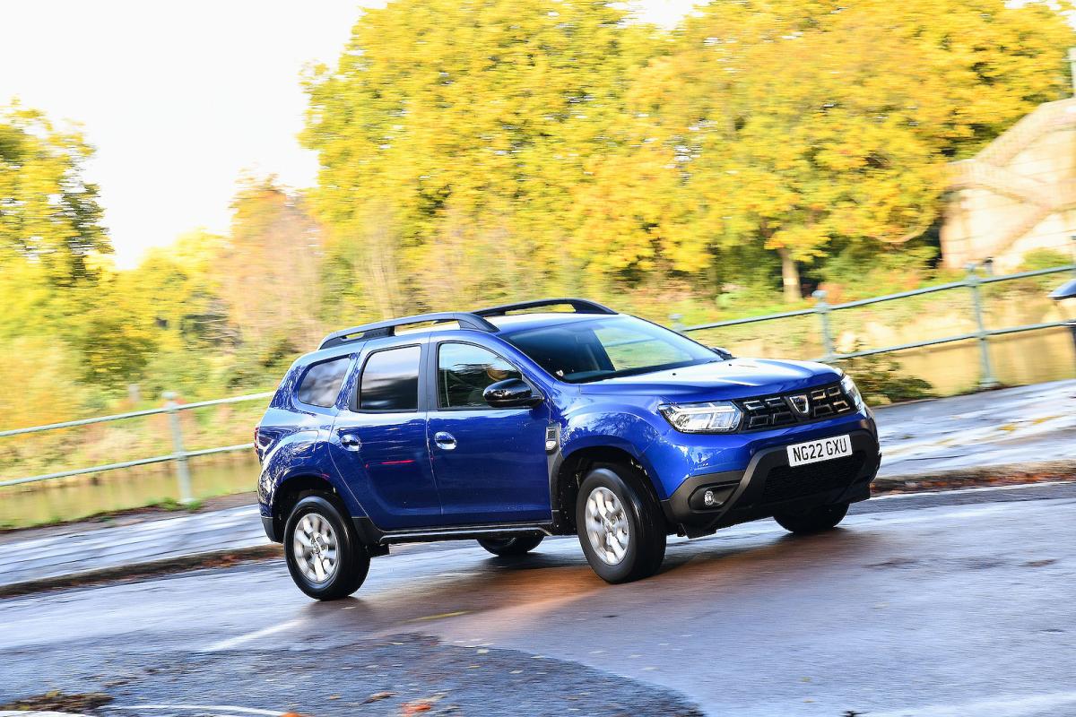 Dacia Duster Commercial 2022 front cornering