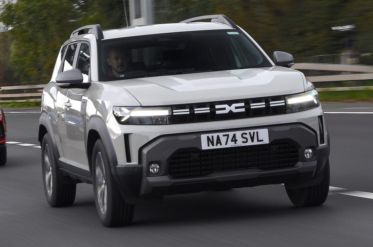 Dacia Duster front right driving