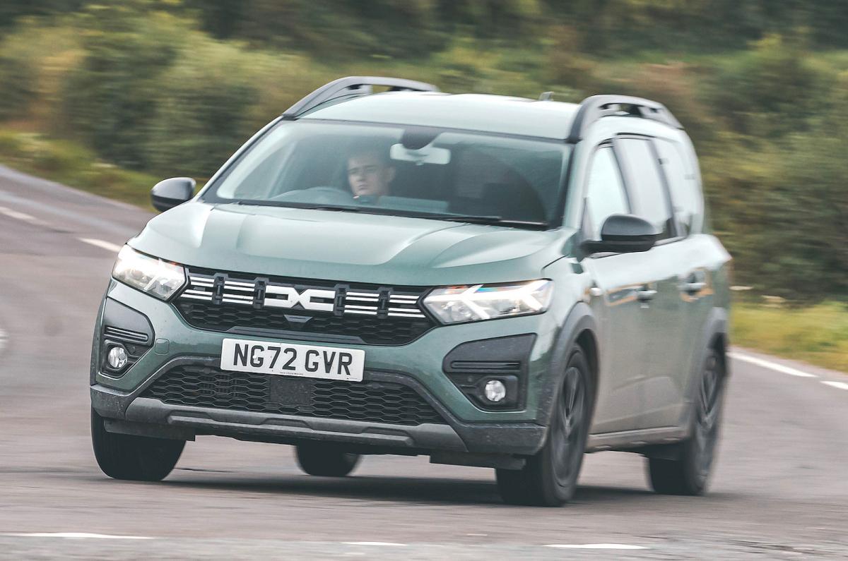 Used Dacia Jogger 2022-present front cornering