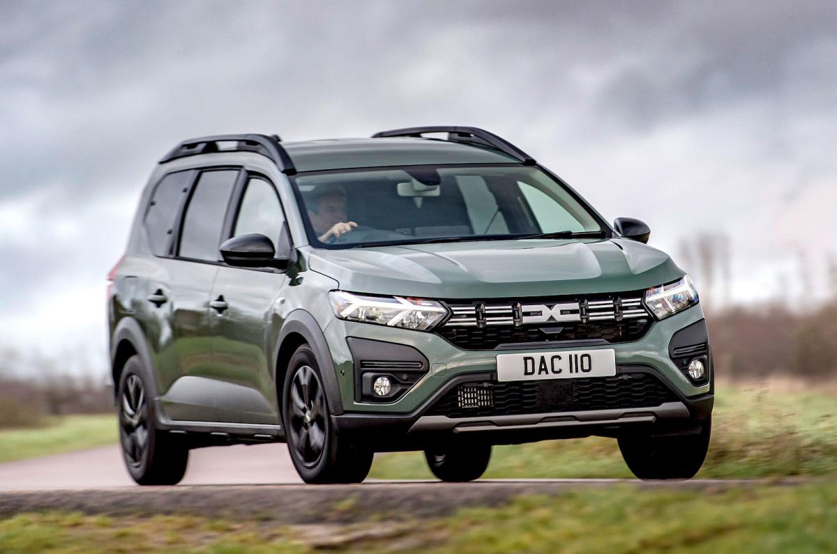 Used Dacia Jogger 2022-present front cornering