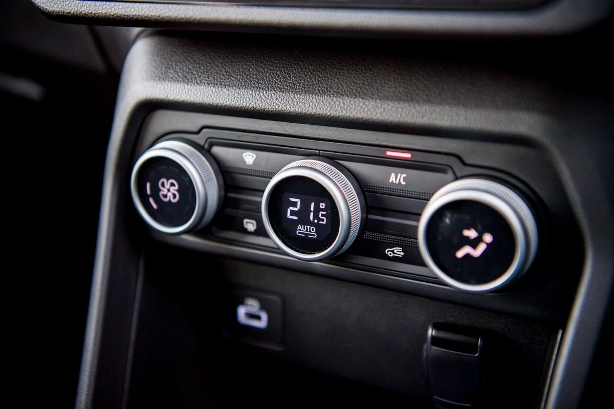 Used Dacia Jogger 2022-present interior detail