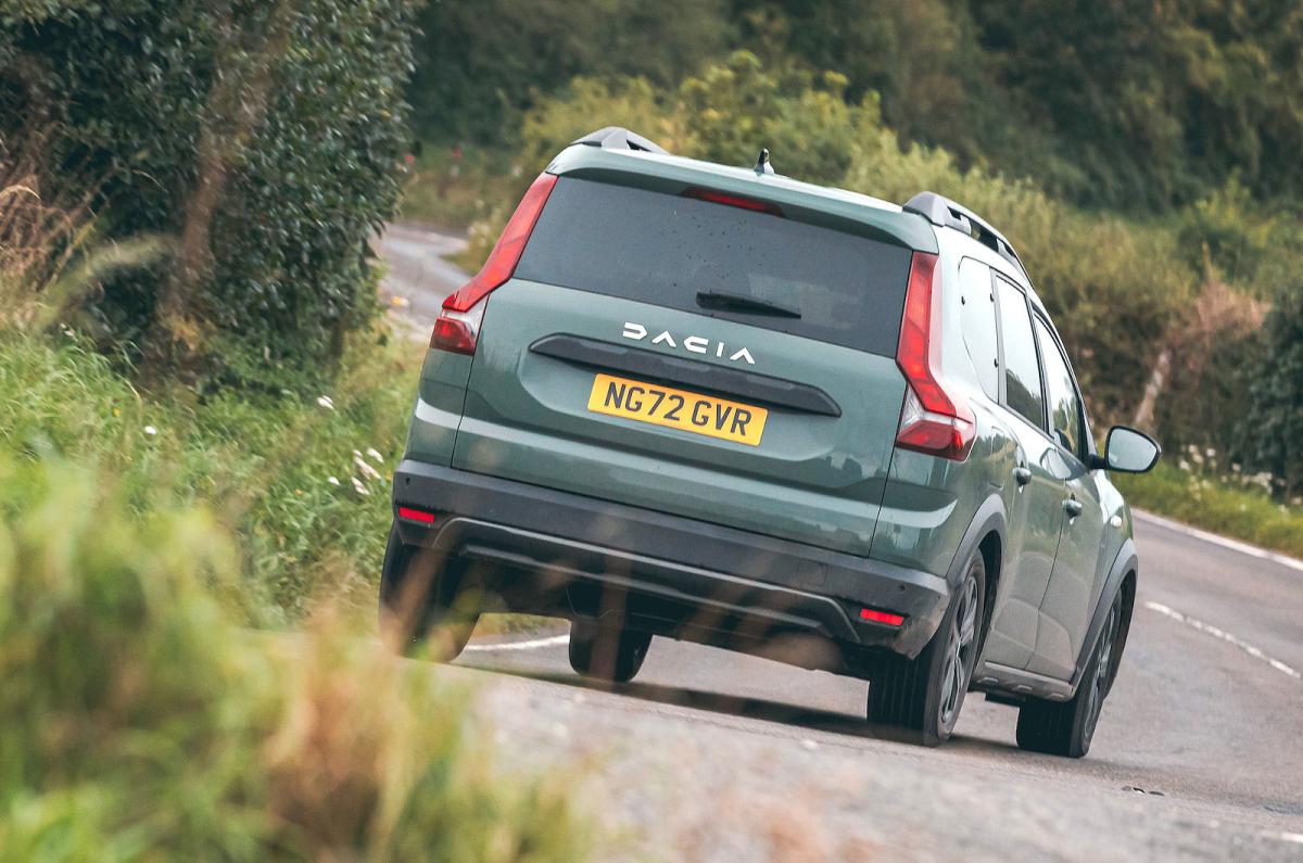 Used Dacia Jogger 2022-present rear cornering