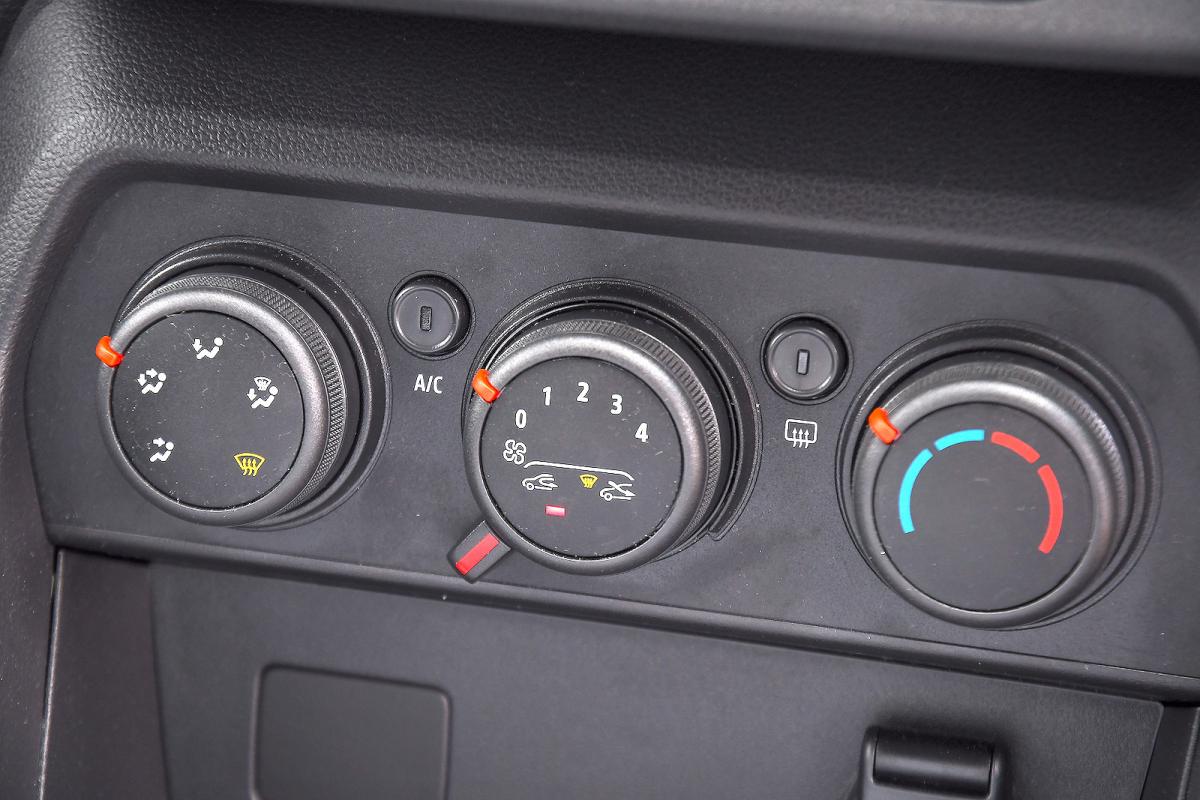 Dacia Sandero air-con controls