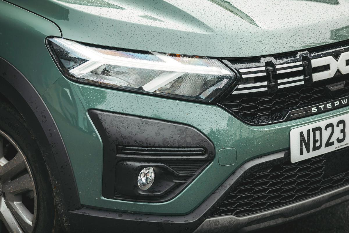 Dacia Sandero Stepway headlights