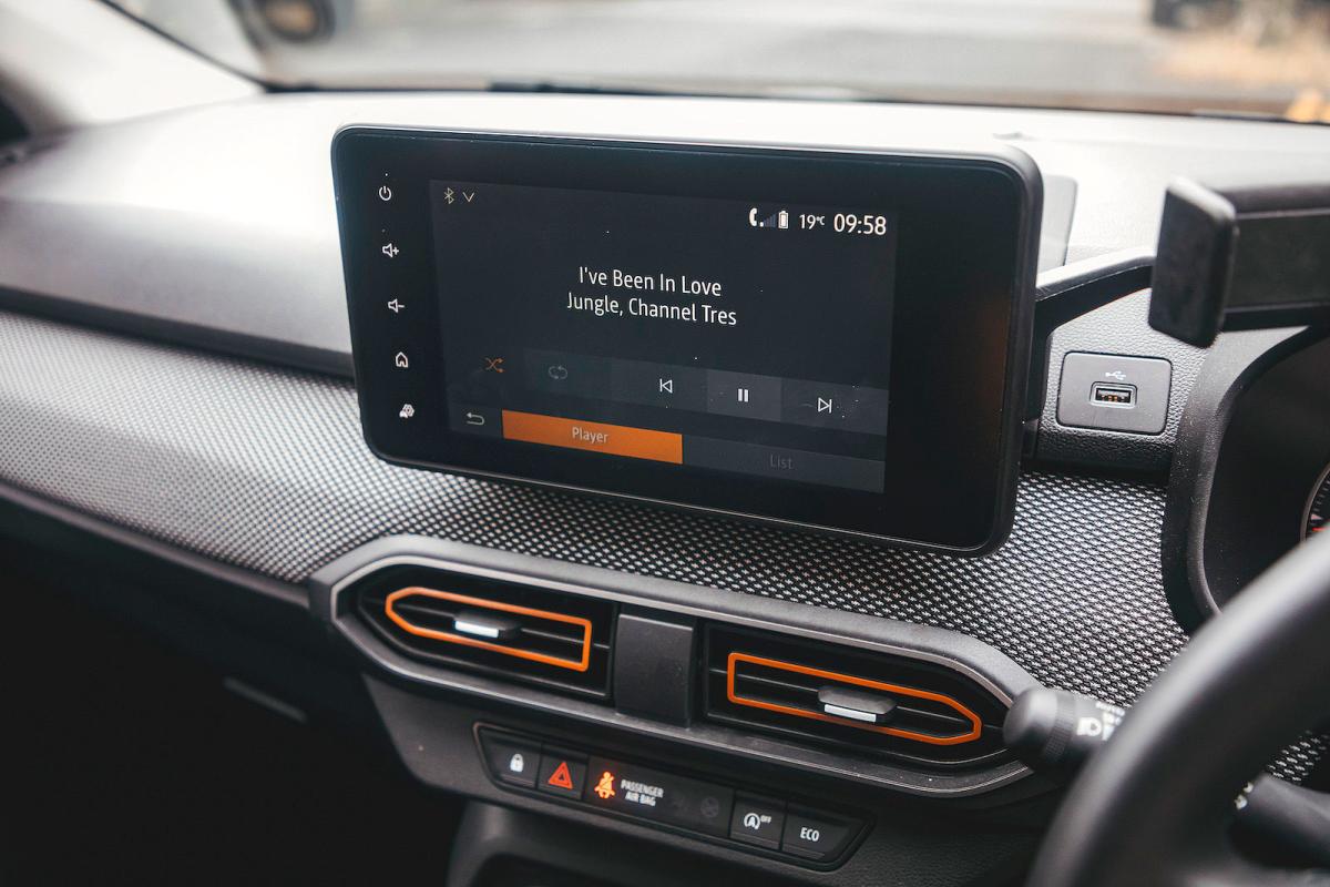 Dacia Sandero Stepway infotainment touchscreen