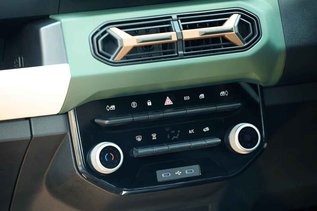 Dacia Spring air-con controls