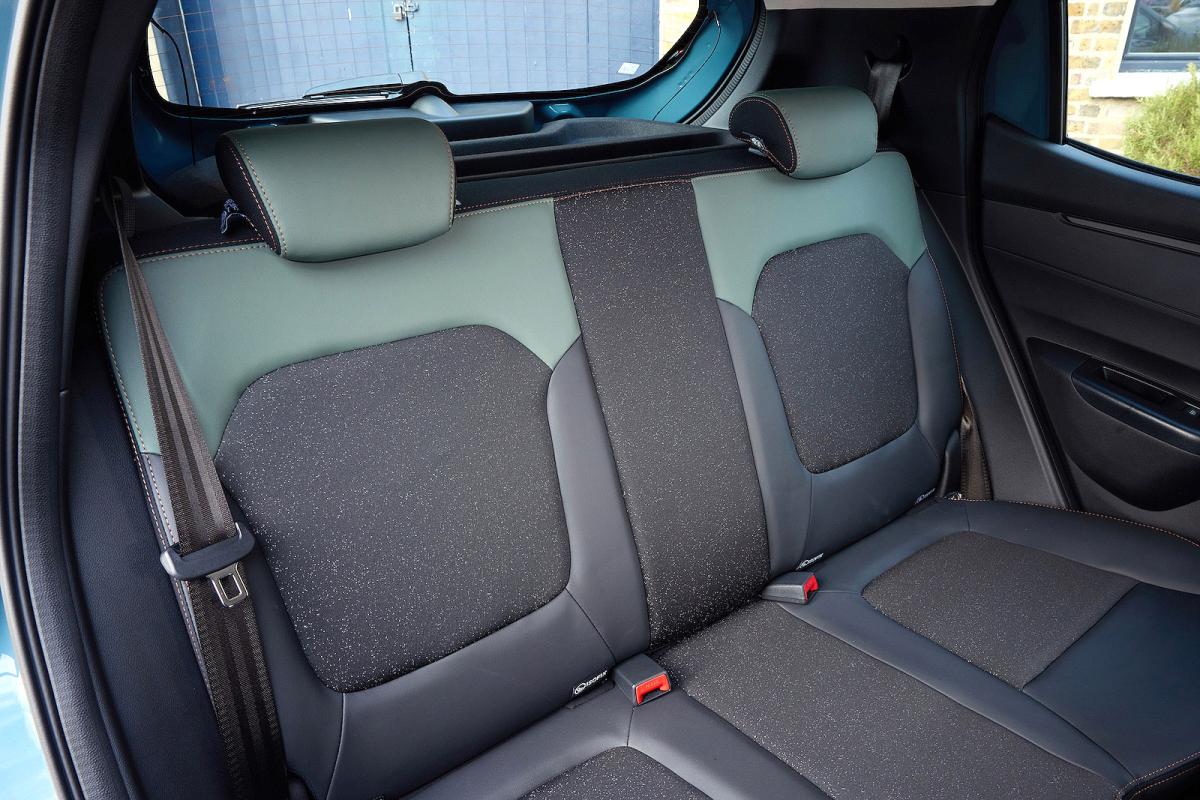 Dacia Spring back seats