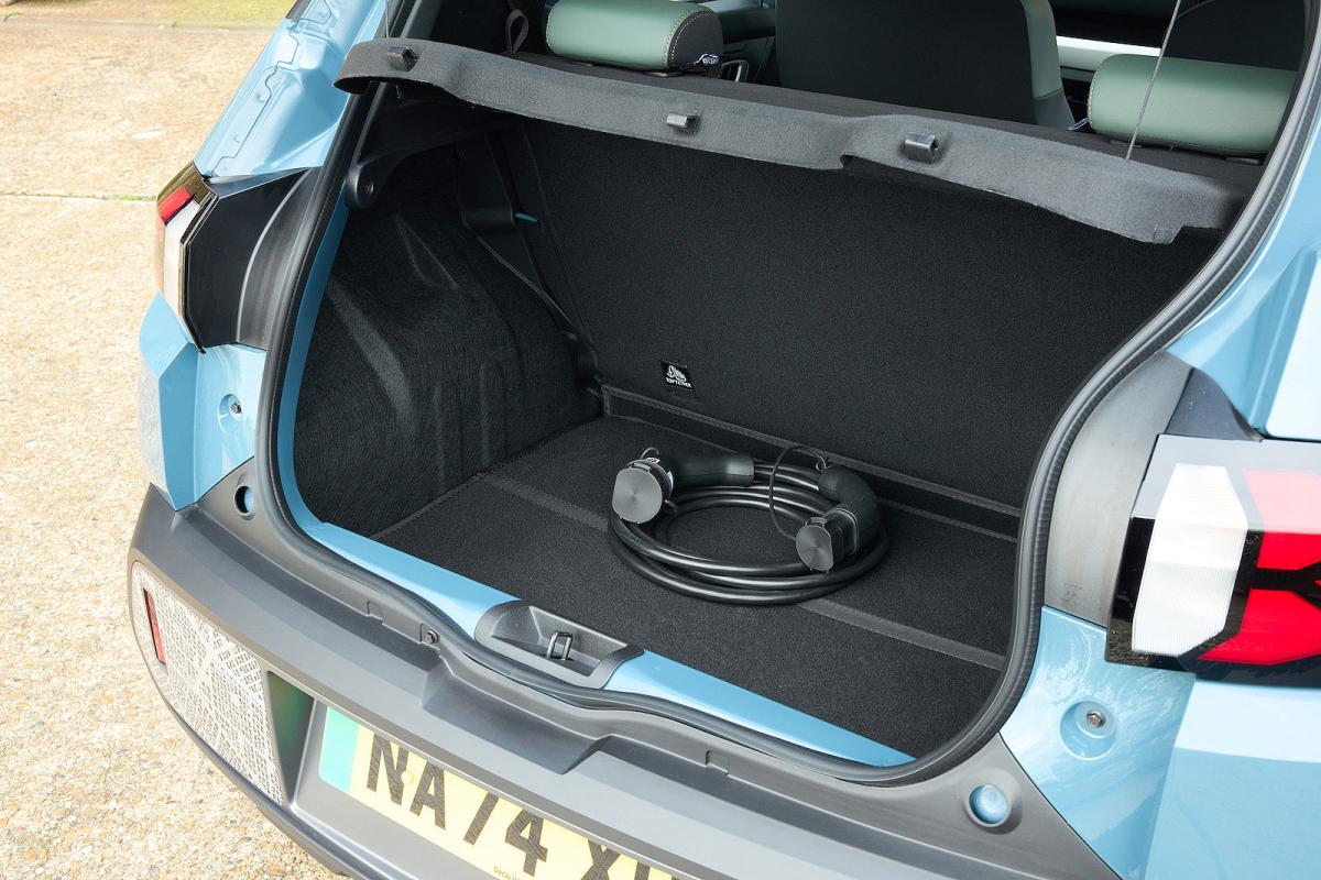 Dacia Spring boot