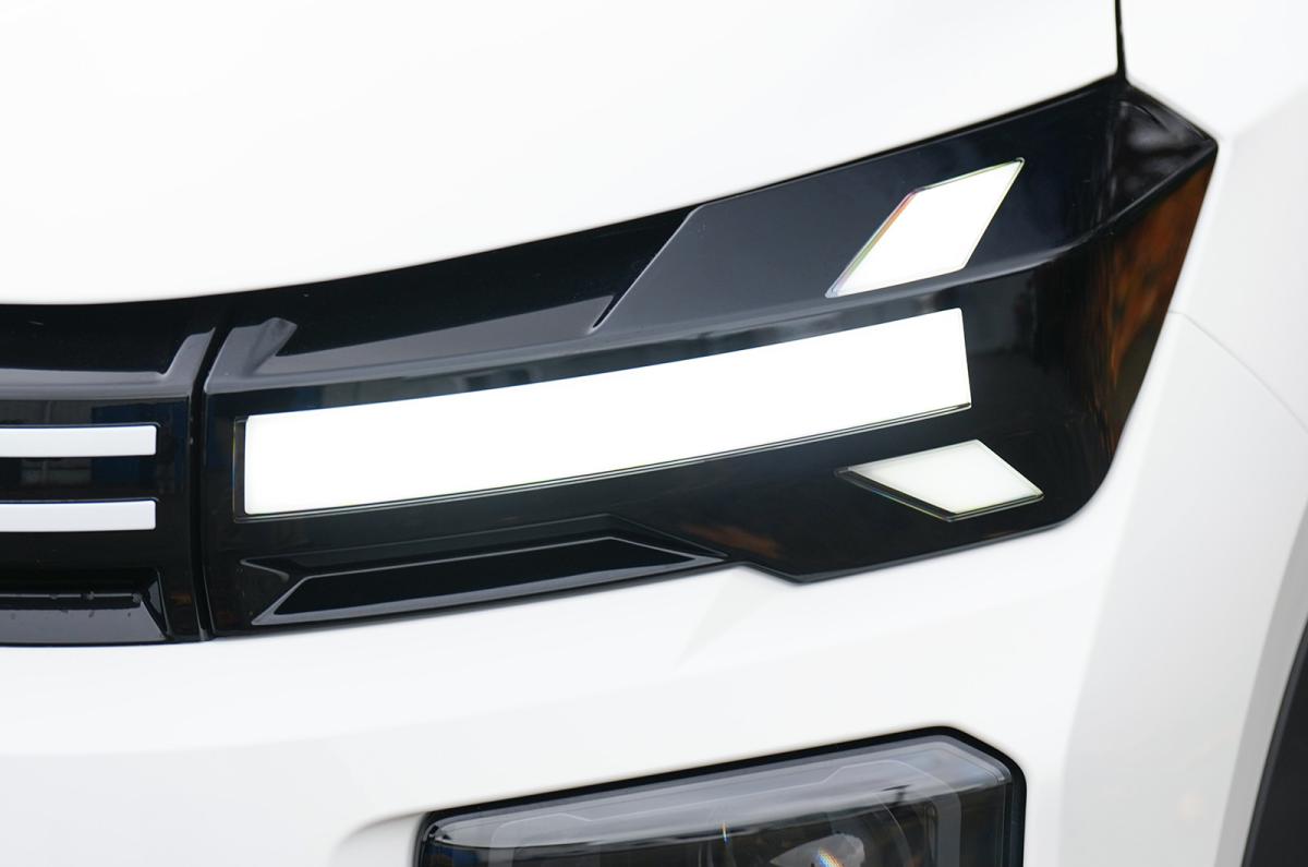 Dacia Spring Cargo headlight detail