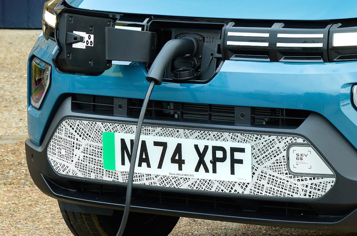 Dacia Spring charging socket