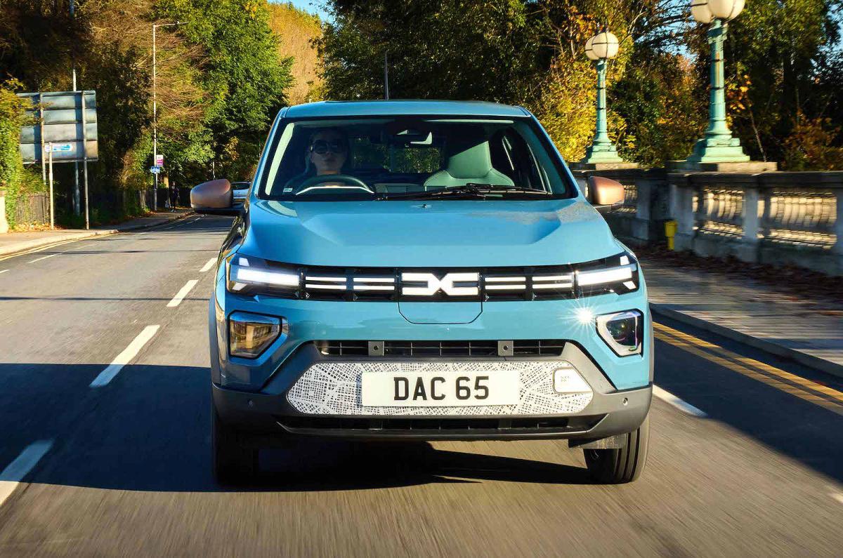 Dacia Spring front driving