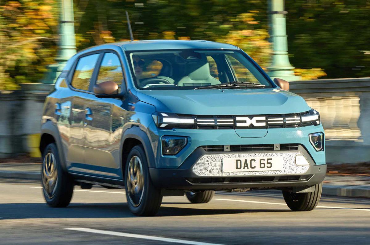 Dacia Spring front right driving