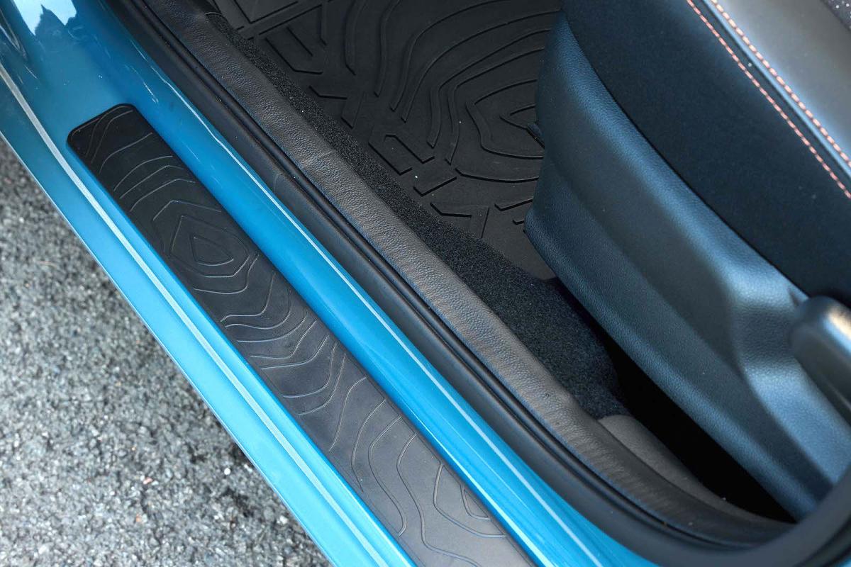 Dacia Spring kickplate