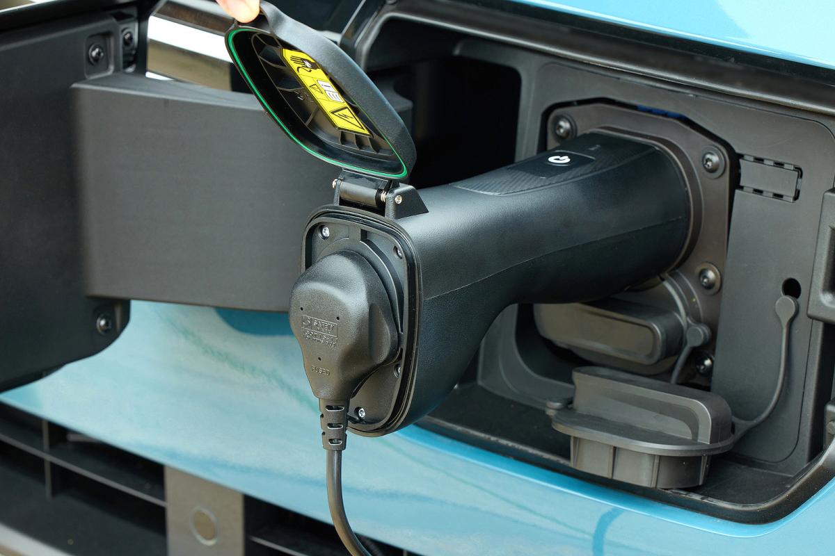 Dacia Spring vehicle to load connector