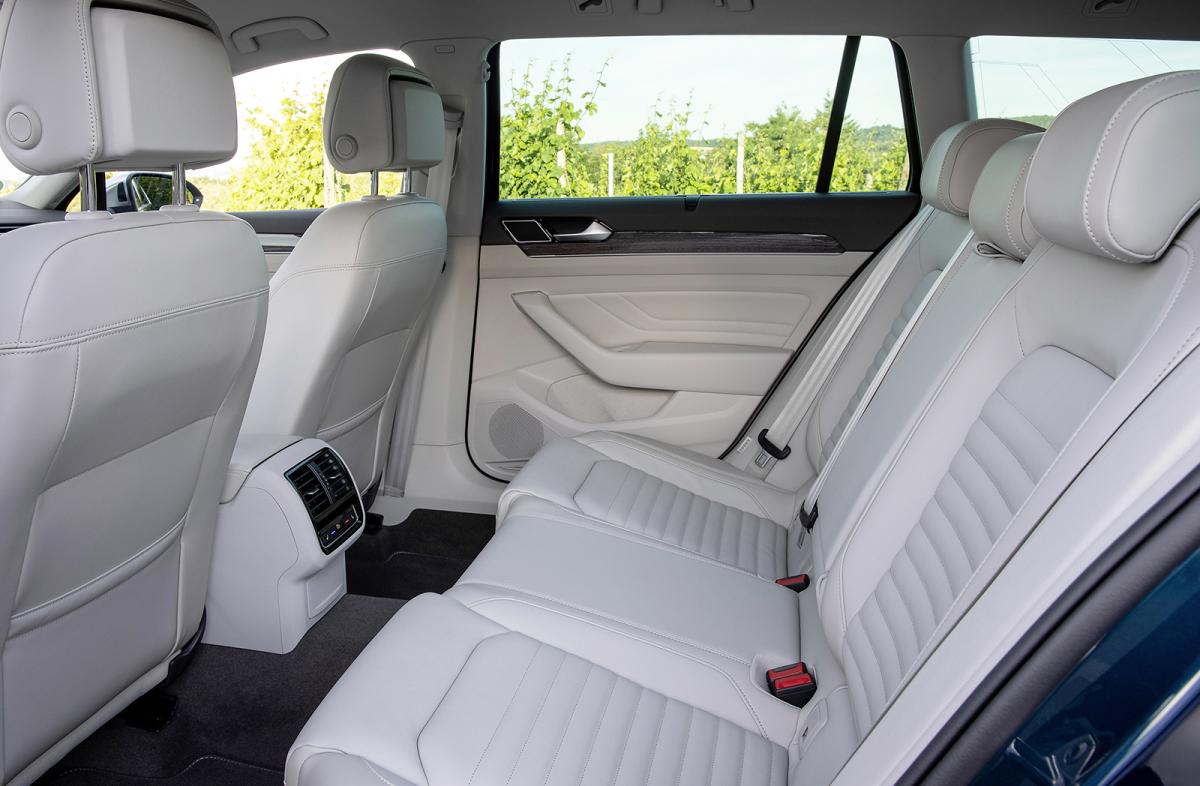 Volkswagen Passat Alltrack 2019 LHD rear seats