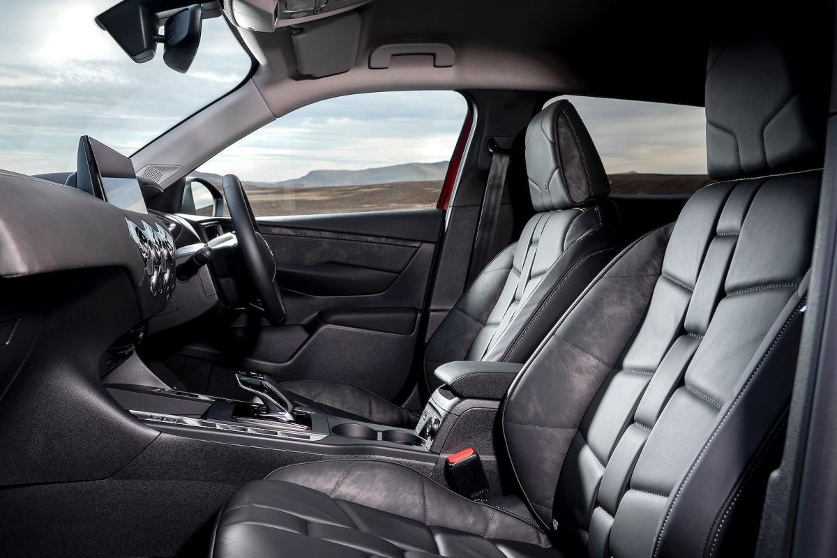 DS 3 E-Tense interior front seats