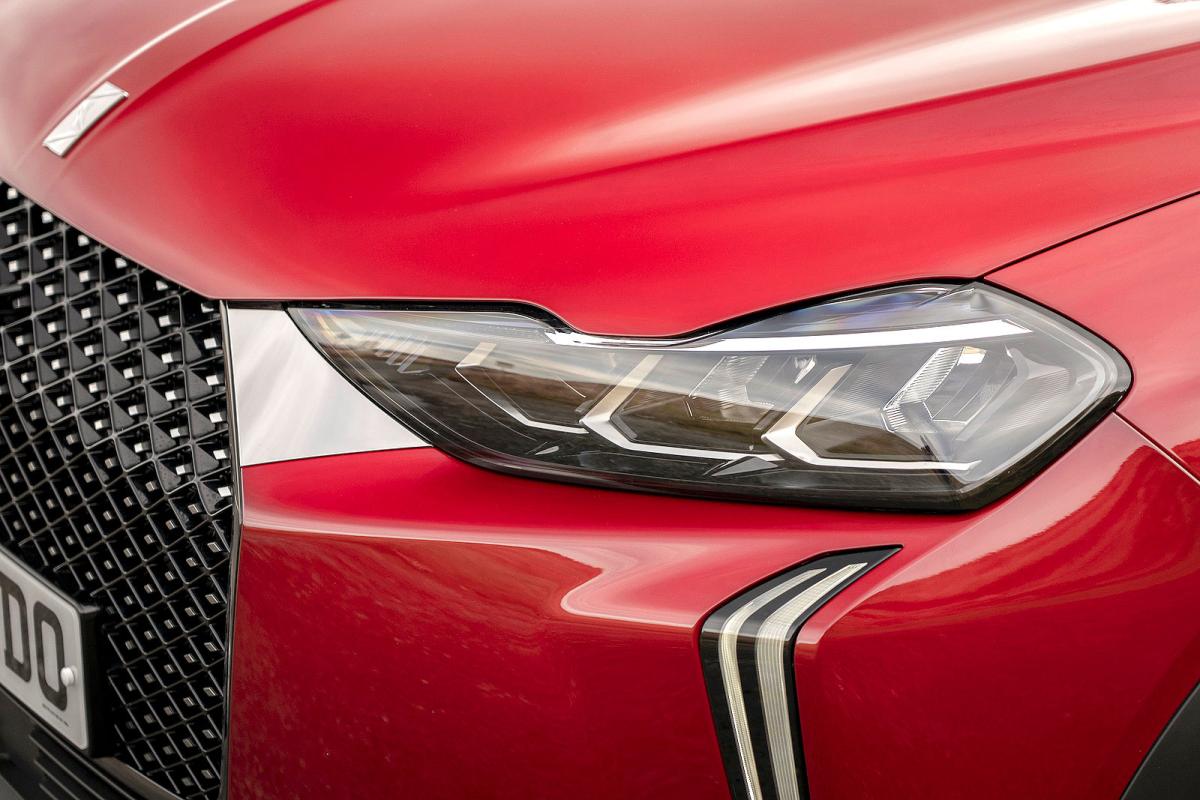 DS 3 E-Tense headlights detail