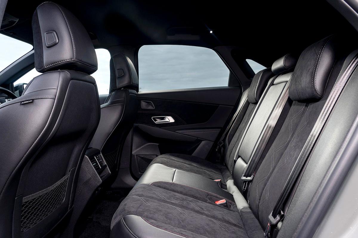 DS 7 interior back seats