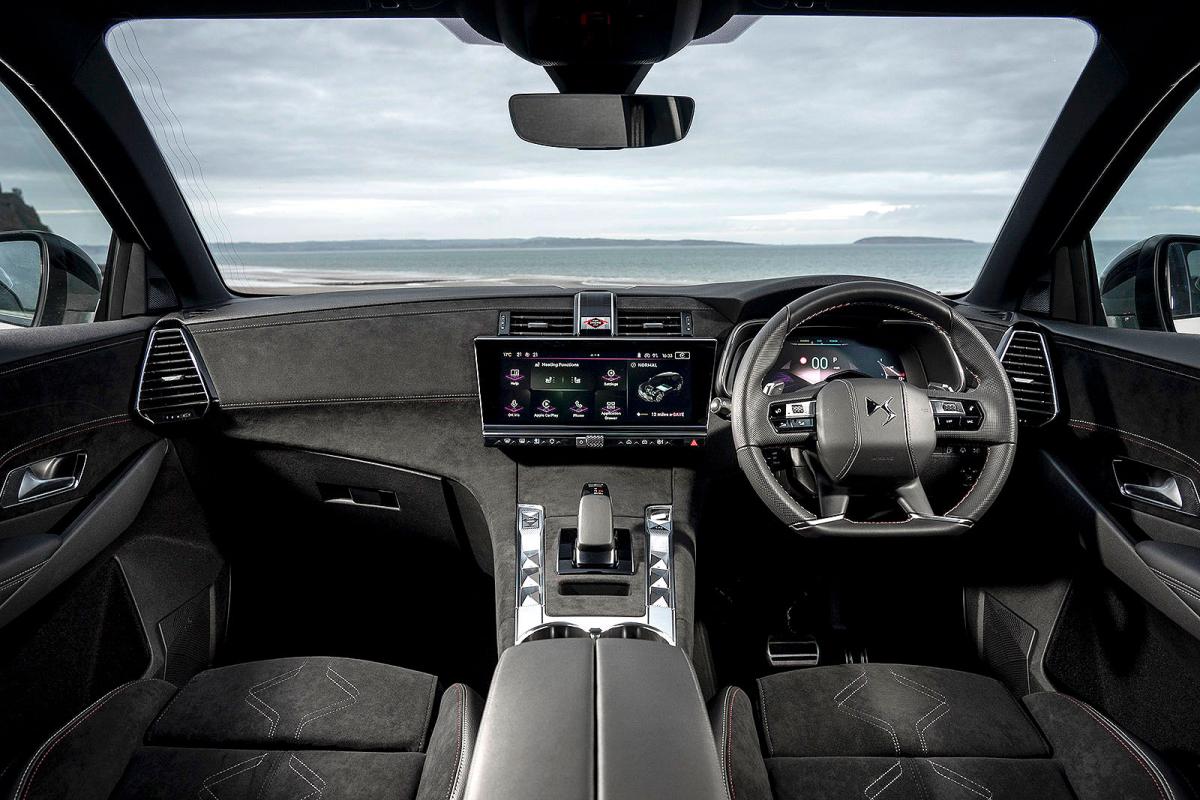 DS 7 interior dashboard