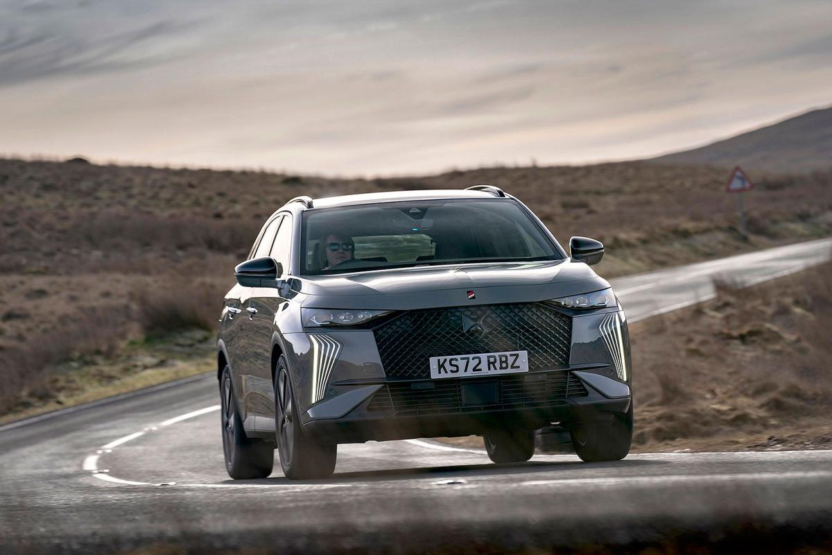 DS 7 front cornering