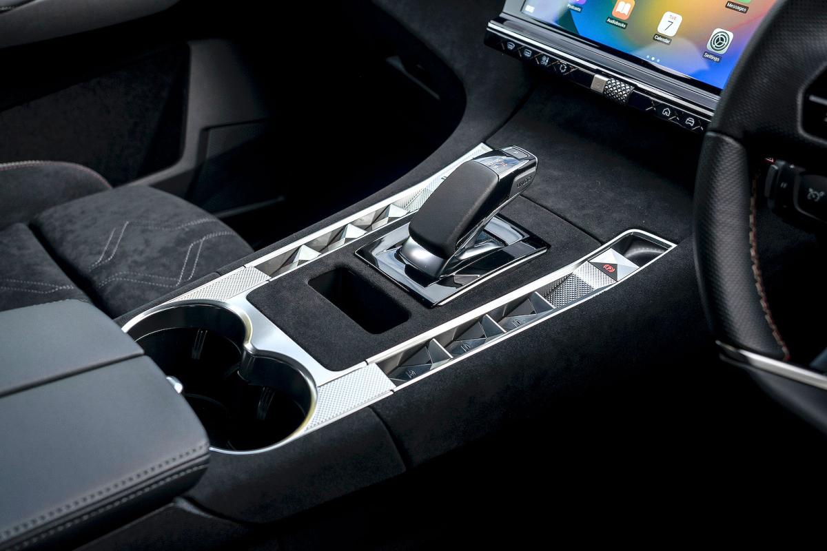 DS 7 interior detail