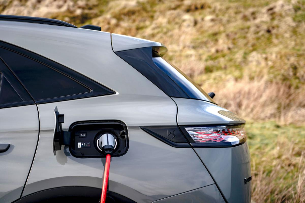 DS 7 PHEV charging socket