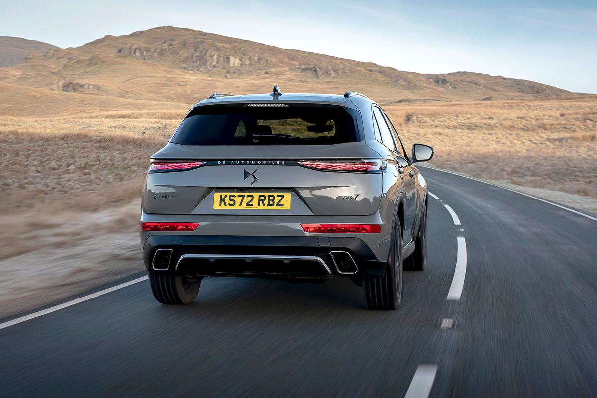 DS 7 rear cornering