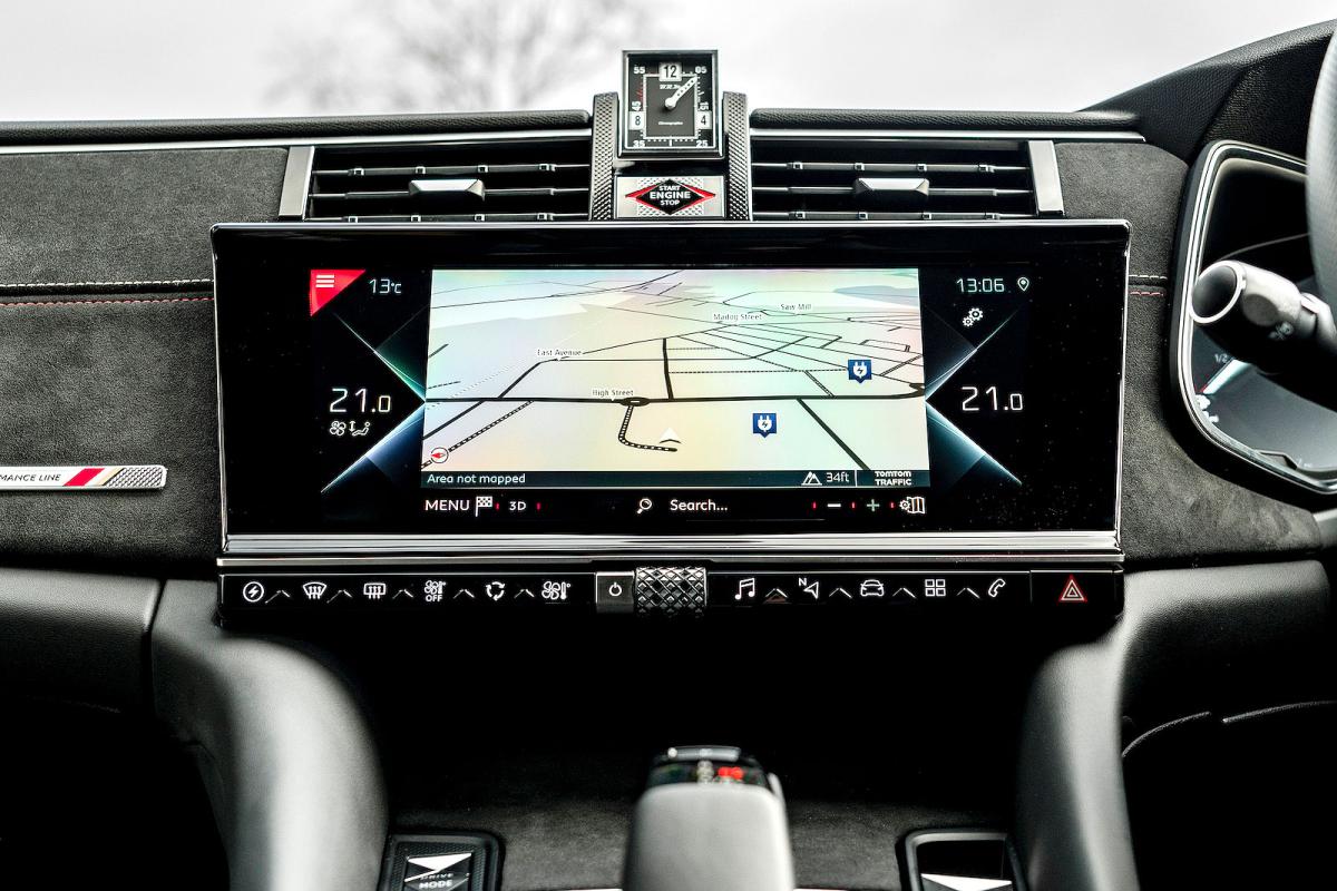 DS 9 interior infotainment