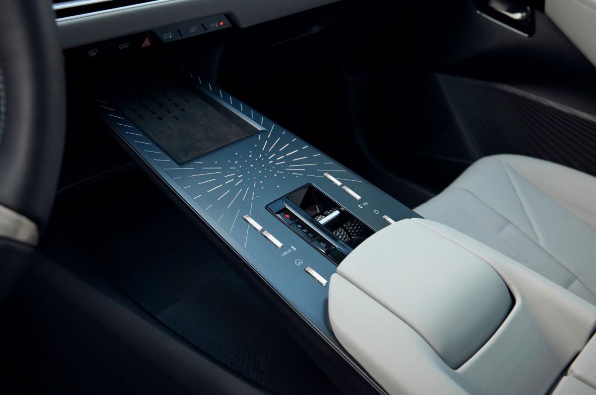 DS No7 interior centre console