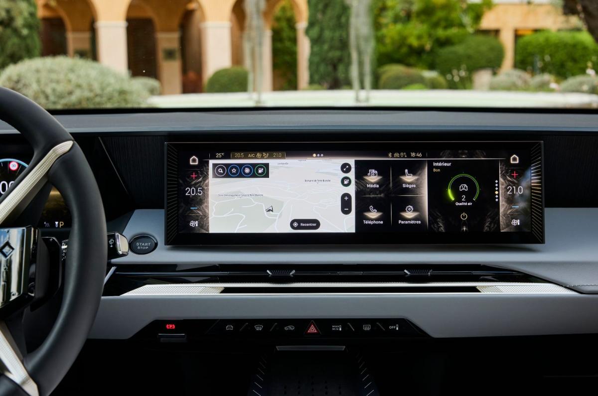 DS No7 interior display infotainment